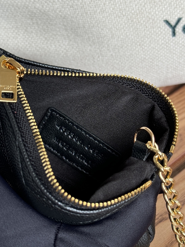 イヴサンローラン財布着用イメージ